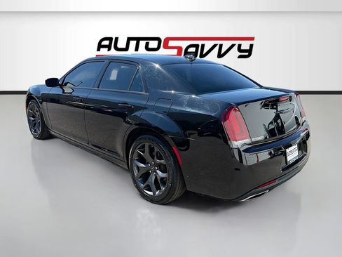 Used 2023 Chrysler 300 Touring L w/ Comfort Group RWD image 5