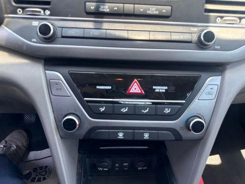 Used 2017 Hyundai Elantra SE FWD image 23