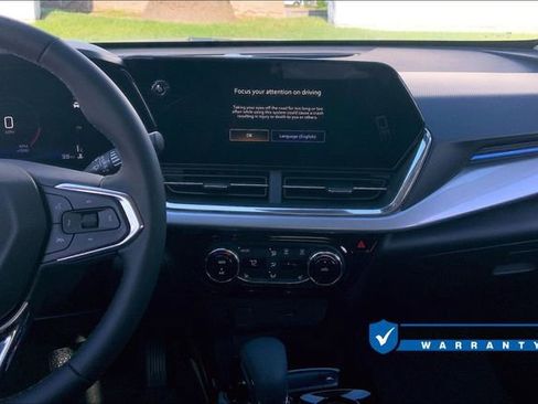 New 2025 Chevrolet Trax LT w/ Driver Confidence Package FWD image 8