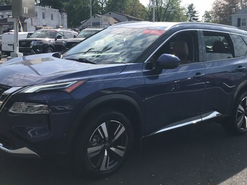 Certified 2022 Nissan Rogue Platinum w/ Head-Up Display Package image 3