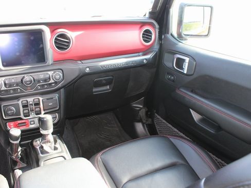 Used 2020 Jeep Wrangler Unlimited Rubicon w/ Uconnect 4C Nav & Sound Group image 34