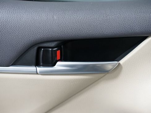 Certified 2022 Toyota Camry LE image 29