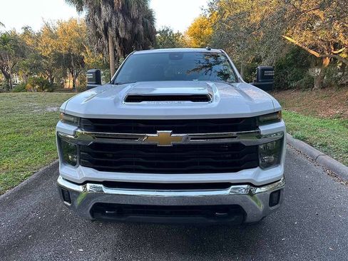 Used 2025 Chevrolet Silverado 2500 LT w/ Convenience Package AWD/4WD image 2
