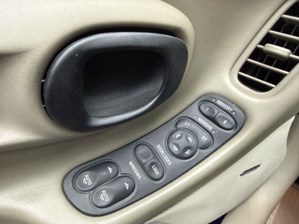 Used 2004 Chevrolet Corvette Convertible w/ Preferred Equipment Group RWD image 10