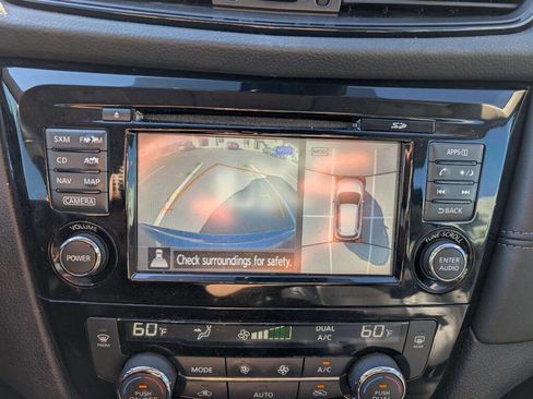 Used 2017 Nissan Rogue SL w/ SL Premium Package image 40