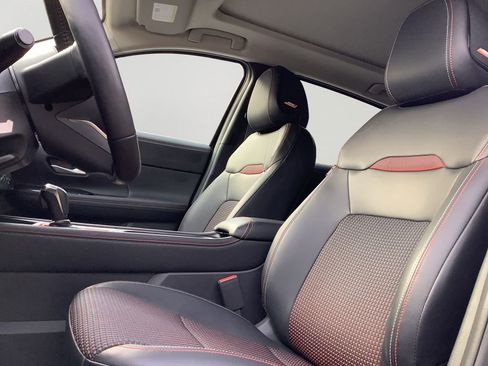 Used 2025 Nissan Kicks SR w/ SR Premium Package image 24