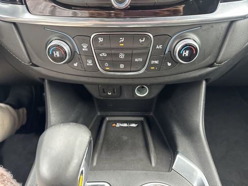 Used 2023 Chevrolet Traverse LT image 18