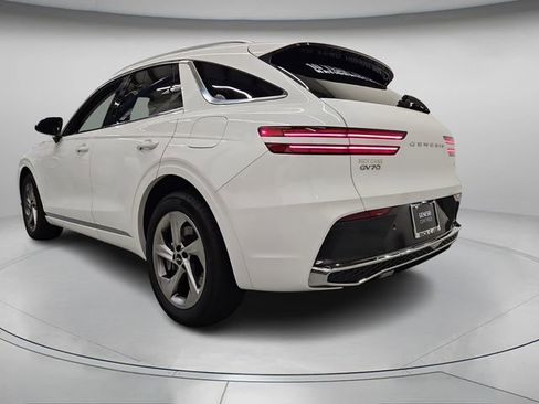 Used 2026 Genesis GV70 2.5T Select image 7