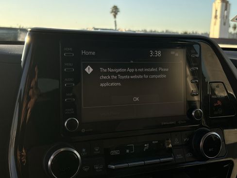 Used 2022 Toyota Highlander LE image 20