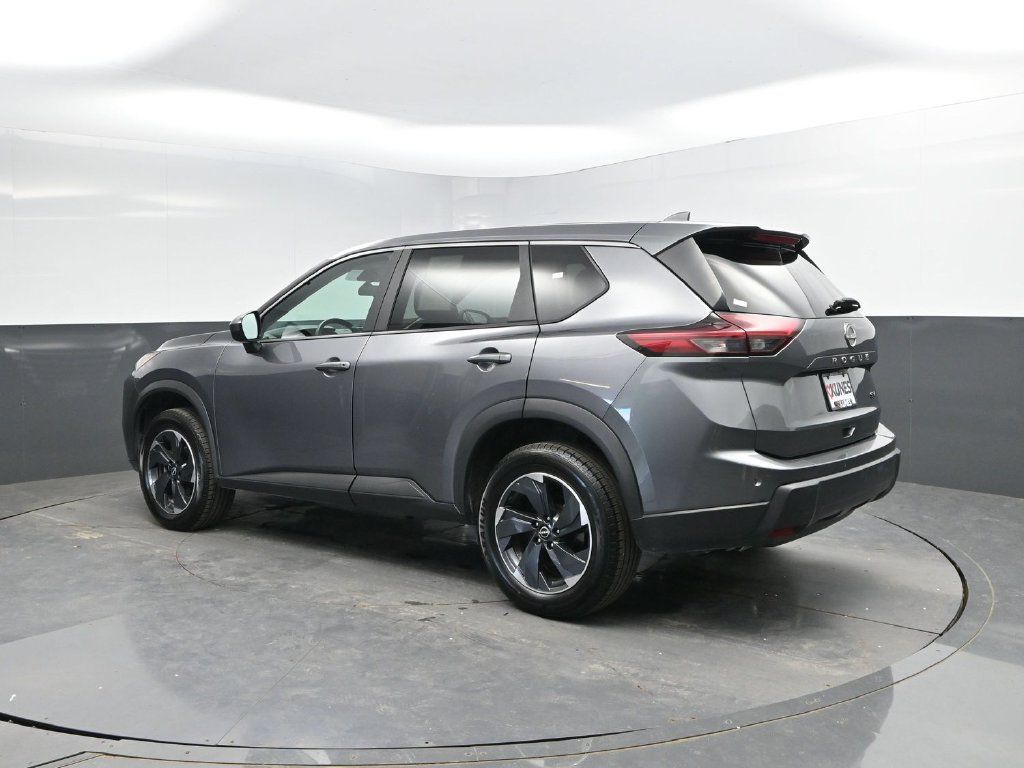 Used 2024 Nissan Rogue SV FWD image 5