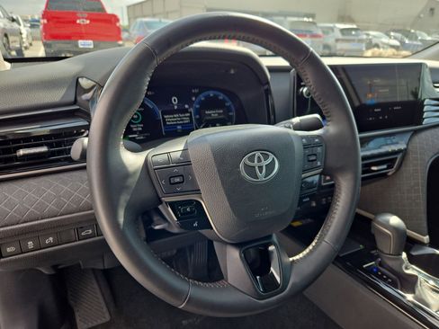 Used 2025 Toyota Camry XLE image 17