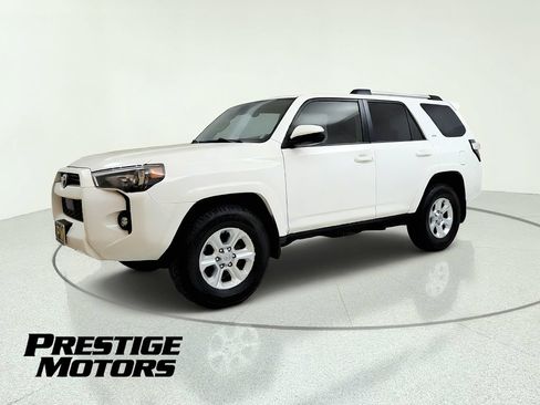 Used 2022 Toyota 4Runner SR5 AWD/4WD image 3