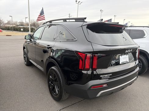 Used 2023 Kia Sorento S w/ Panoramic Sunroof Package image 7