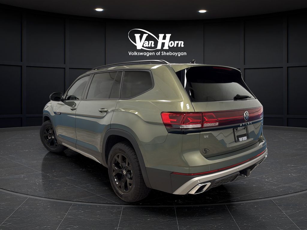 Used 2025 Volkswagen Atlas Peak Edition SE AWD/4WD image 5
