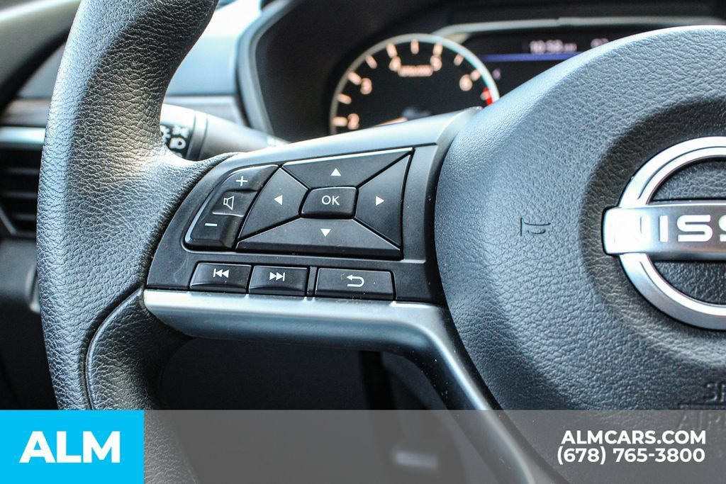 Used 2025 Nissan Altima 2.5 SV FWD image 24