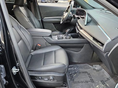 Used 2025 Cadillac XT4 Premium Luxury image 16