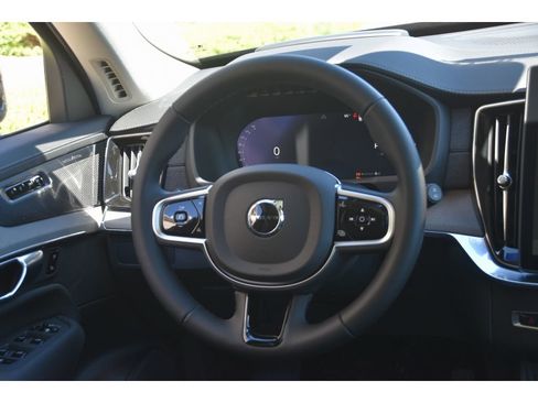 New 2026 Volvo XC90 T8 Ultra w/ Protection Package Premier AWD/4WD image 18