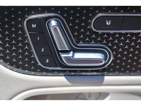 Used 2024 Mercedes-Benz EQB 300 4MATIC image 20
