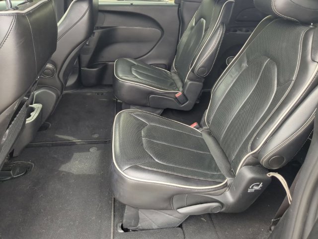 Used 2025 Chrysler Pacifica Limited FWD image 20