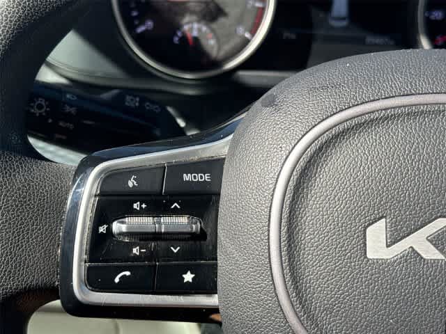 Used 2022 Kia Carnival LX FWD image 21