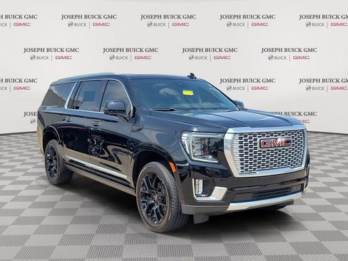 Used 2023 GMC Yukon XL Denali w/ Denali Reserve Package AWD/4WD image 1