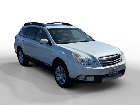 Used 2012 Subaru Outback 2.5i Limited w/ Moonroof Pkg AWD/4WD image 7
