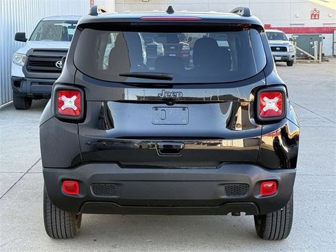 Used 2023 Jeep Renegade Latitude image 5