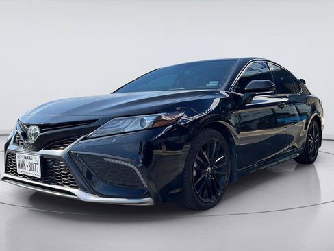 Used 2022 Toyota Camry XSE FWD image 6