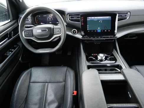 Used 2024 Jeep Wagoneer Series III image 14