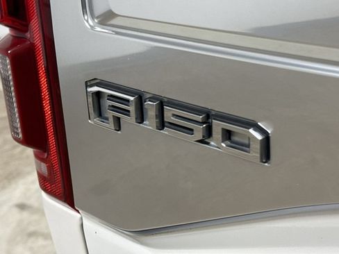 Used 2015 Ford F150 Platinum w/ Equipment Group 701A Luxury AWD/4WD image 27