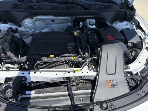 Used 2025 Buick Envista Sport Touring w/ Convenience I Package FWD image 33