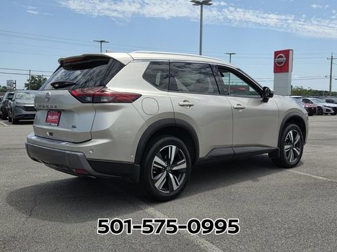 Used 2025 Nissan Rogue SL FWD image 5