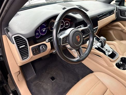 Used 2021 Porsche Cayenne Coupe image 10