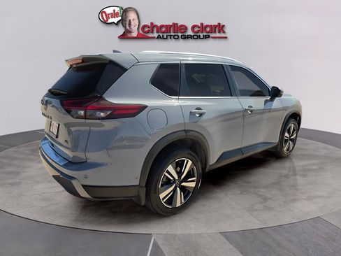 Used 2024 Nissan Rogue SL FWD image 9