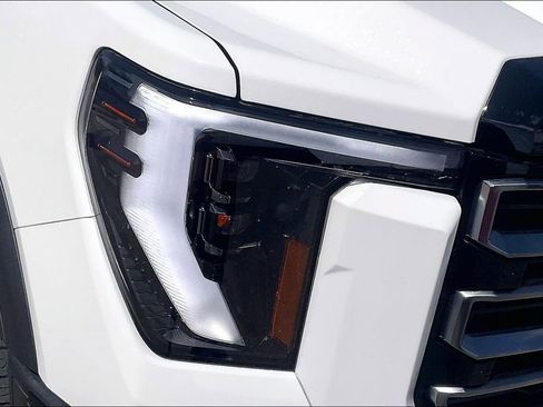 Used 2025 GMC Sierra 2500 AT4 w/ AT4 Premium Plus Package AWD/4WD image 30