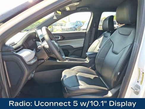 Used 2025 Jeep Compass Limited AWD/4WD image 2