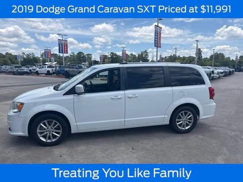 Used 2019 Dodge Grand Caravan SXT FWD image 1