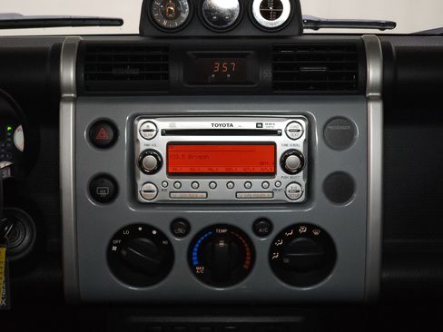 Used 2014 Toyota FJ Cruiser 4WD w/ Upgrade Package image 24