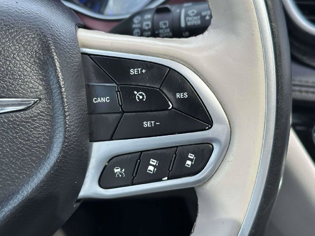 Used 2020 Chrysler Pacifica Limited w/ Advanced Safetytec Group FWD image 21