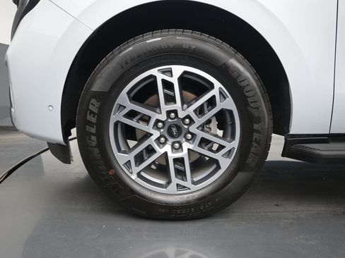 Used 2025 Ford Expedition Active RWD image 25