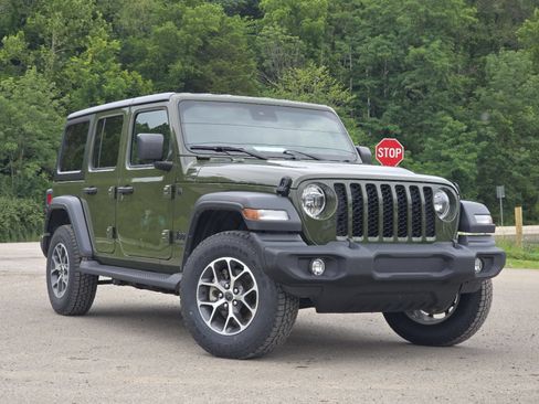Used 2024 Jeep Wrangler Unlimited Sport AWD/4WD image 2