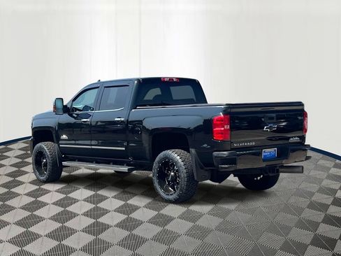 Used 2018 Chevrolet Silverado 2500 High Country w/ Duramax Plus Package AWD/4WD image 4