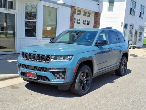 New 2026 Jeep Grand Cherokee Limited w/ Limited Altitude Package AWD/4WD image 2