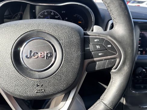 Used 2018 Jeep Grand Cherokee Limited image 19