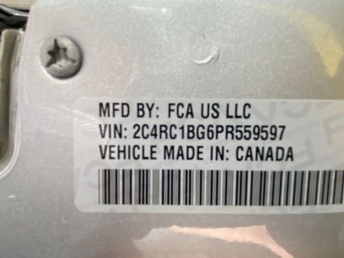 Used 2023 Chrysler Pacifica Touring-L image 28