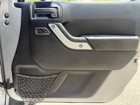 Used 2014 Jeep Wrangler Unlimited Rubicon w/ Dual Top Group AWD/4WD image 41