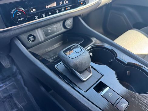 Used 2025 Nissan Rogue SV image 43