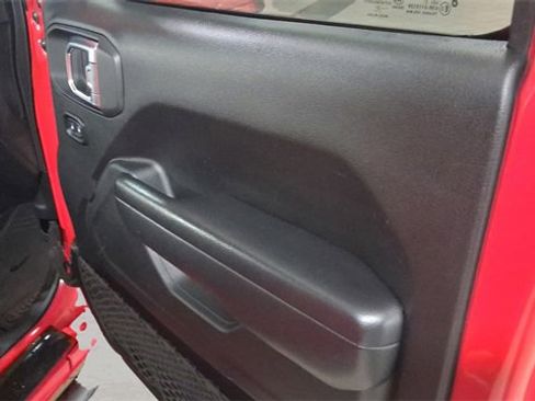 Used 2021 Jeep Gladiator Sport image 18