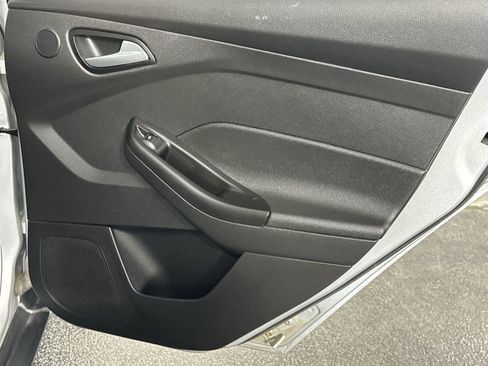 Used 2018 Ford Focus SEL w/ Cold Weather Package FWD image 33
