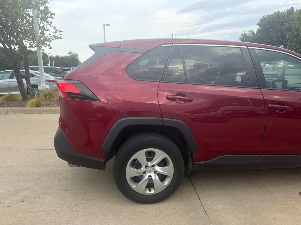 Used 2022 Toyota RAV4 LE FWD image 13
